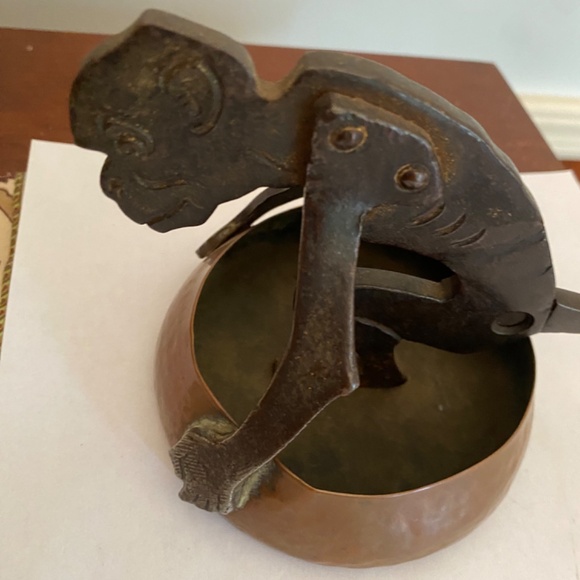 Antique Monkey Cigar Cutter with Copper tray - Picture 5 of 13